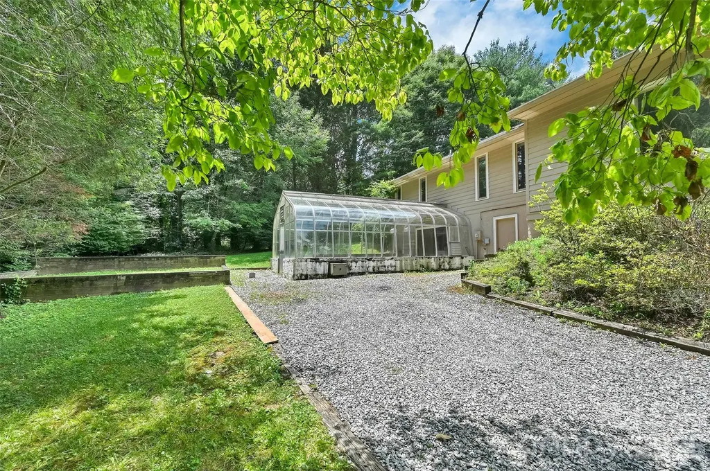 300 Ethan Pond Way Hendersonville NC 28791