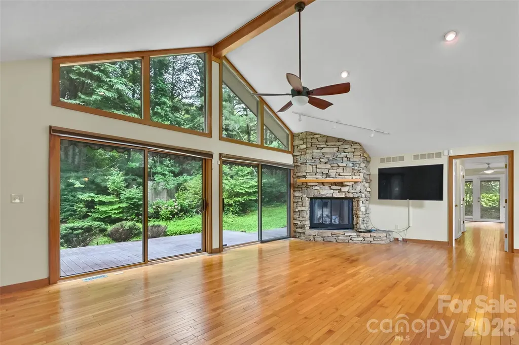 300 Ethan Pond Way Hendersonville NC 28791