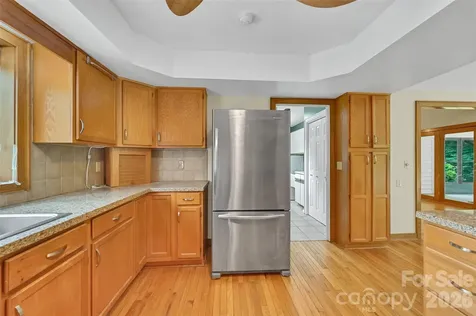 300 Ethan Pond Way Hendersonville NC 28791