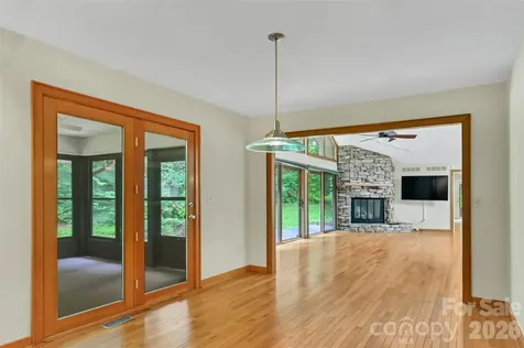 300 Ethan Pond Way Hendersonville NC 28791