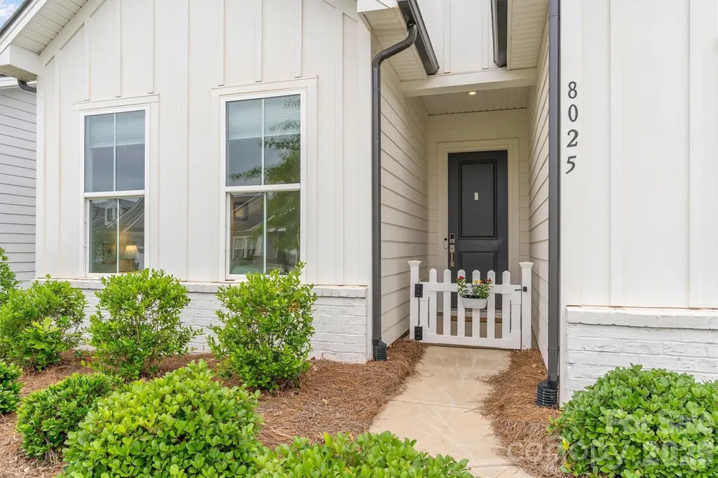 8025 Brookbank Drive Charlotte NC 28269