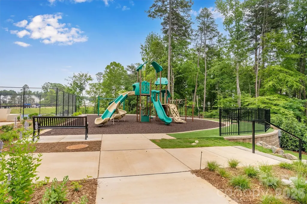 8025 Brookbank Drive Charlotte NC 28269
