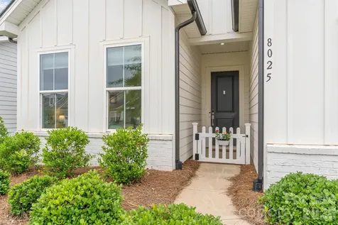 8025 Brookbank Drive Charlotte NC 28269