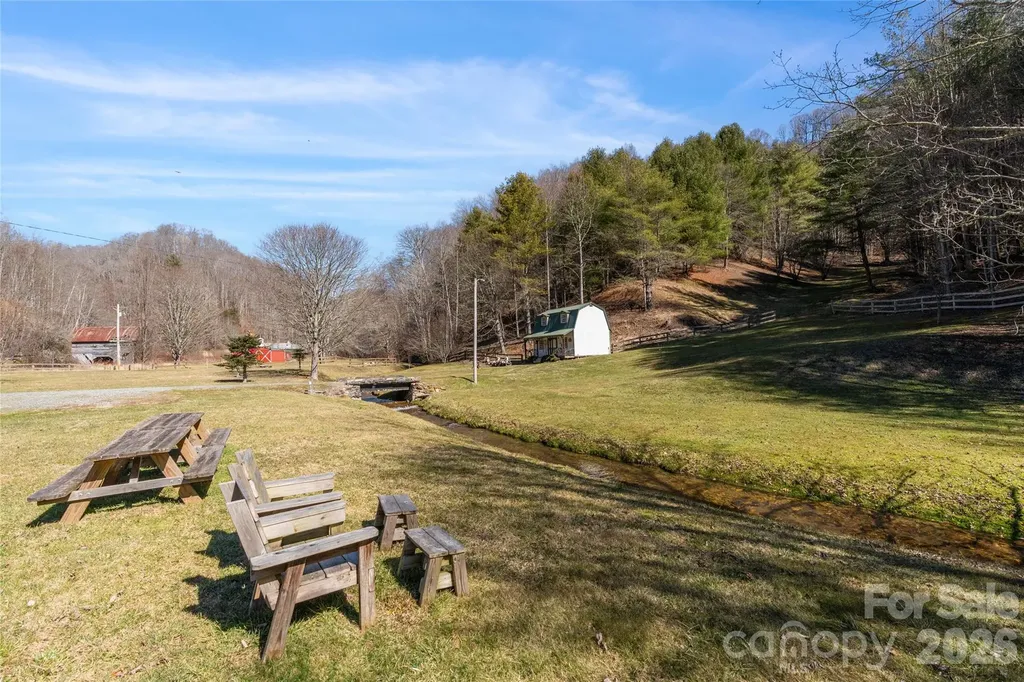 12892 Us 23 Highway Mars Hill NC 28754