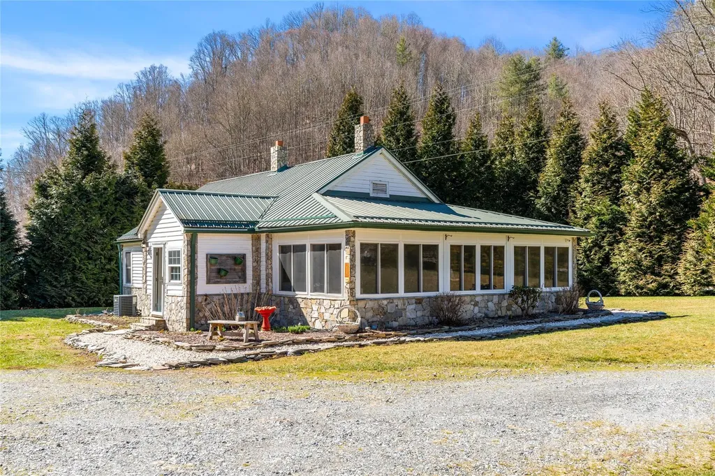 12892 Us 23 Highway Mars Hill NC 28754