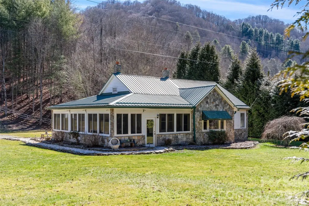 12892 Us 23 Highway Mars Hill NC 28754