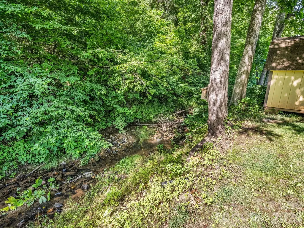 8 Don Felmet Road Leicester NC 28748