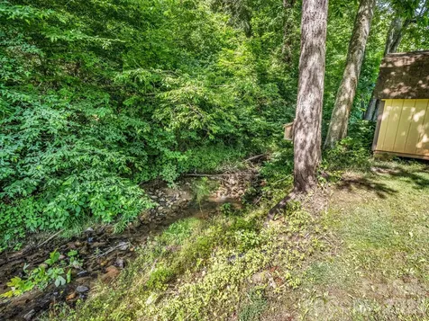 8 Don Felmet Road Leicester NC 28748