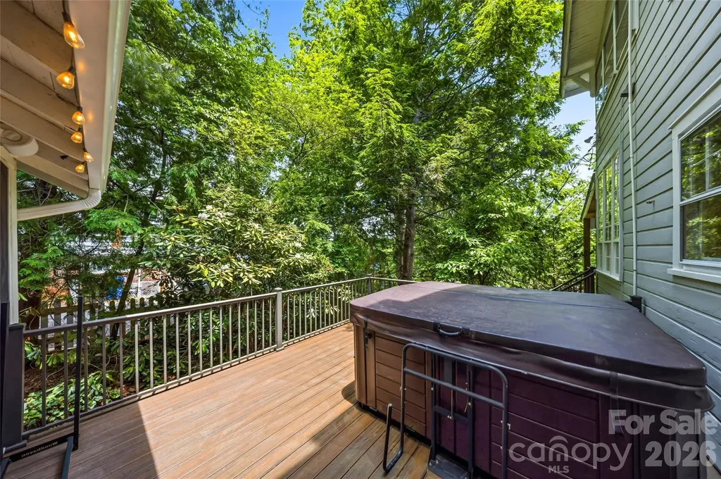 1620 Norwood Place Hendersonville NC 28791