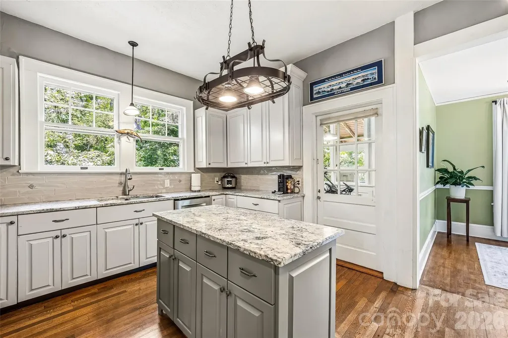 1620 Norwood Place Hendersonville NC 28791