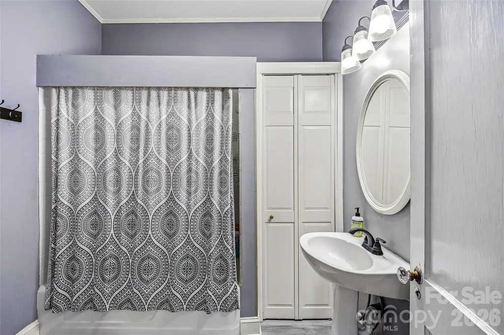 1620 Norwood Place Hendersonville NC 28791