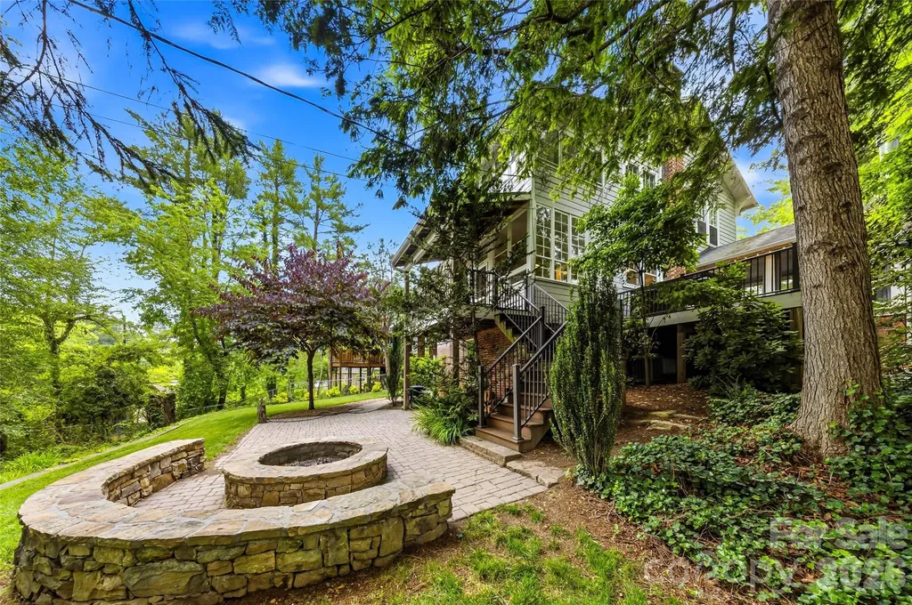 1620 Norwood Place Hendersonville NC 28791