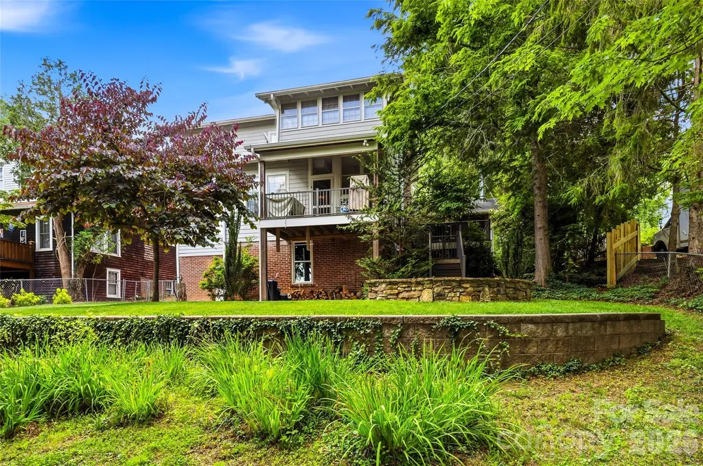 1620 Norwood Place Hendersonville NC 28791