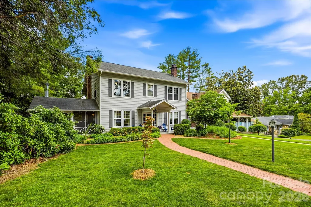 1620 Norwood Place Hendersonville NC 28791