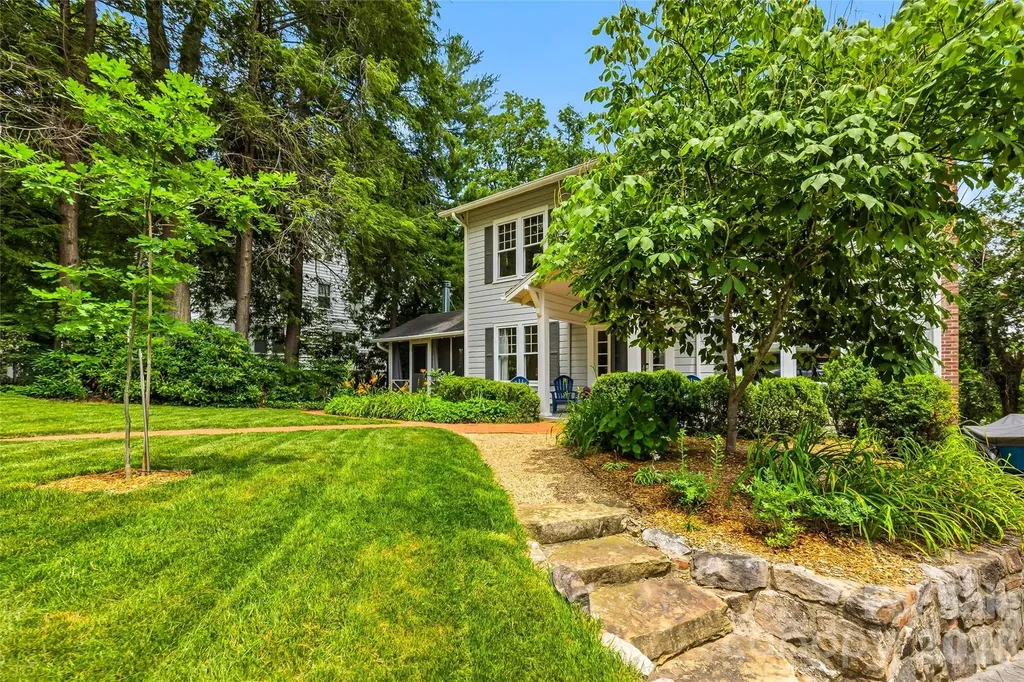 1620 Norwood Place Hendersonville NC 28791