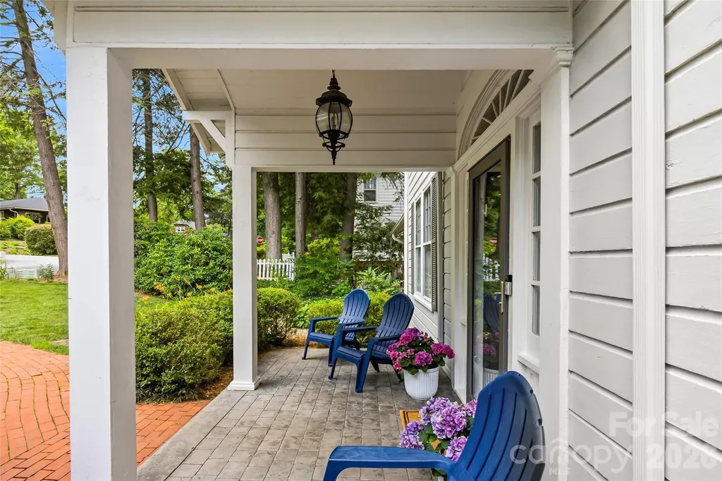 1620 Norwood Place Hendersonville NC 28791