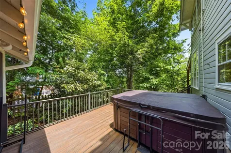 1620 Norwood Place Hendersonville NC 28791