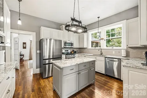 1620 Norwood Place Hendersonville NC 28791