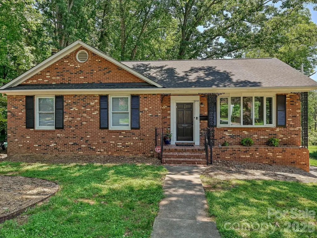 6947 Woodstock Drive Charlotte NC 28210