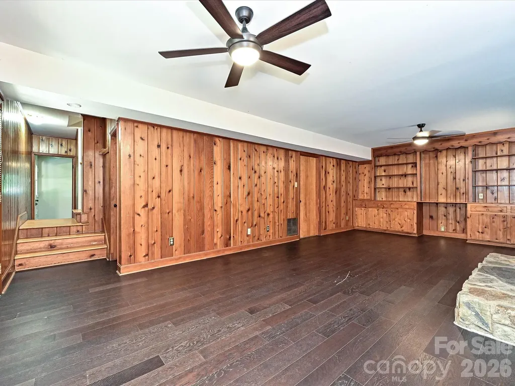 6947 Woodstock Drive Charlotte NC 28210