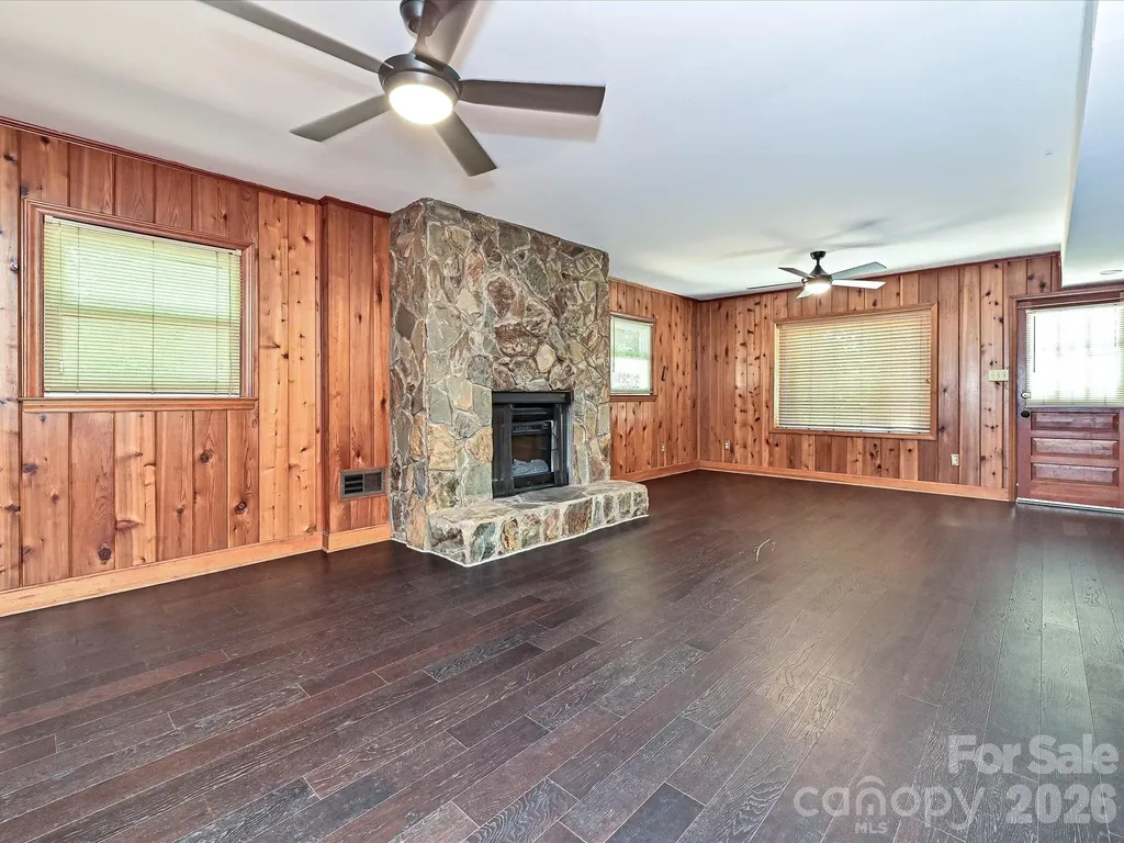 6947 Woodstock Drive Charlotte NC 28210