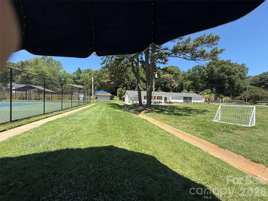 6947 Woodstock Drive Charlotte NC 28210