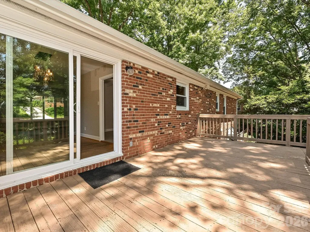 6947 Woodstock Drive Charlotte NC 28210