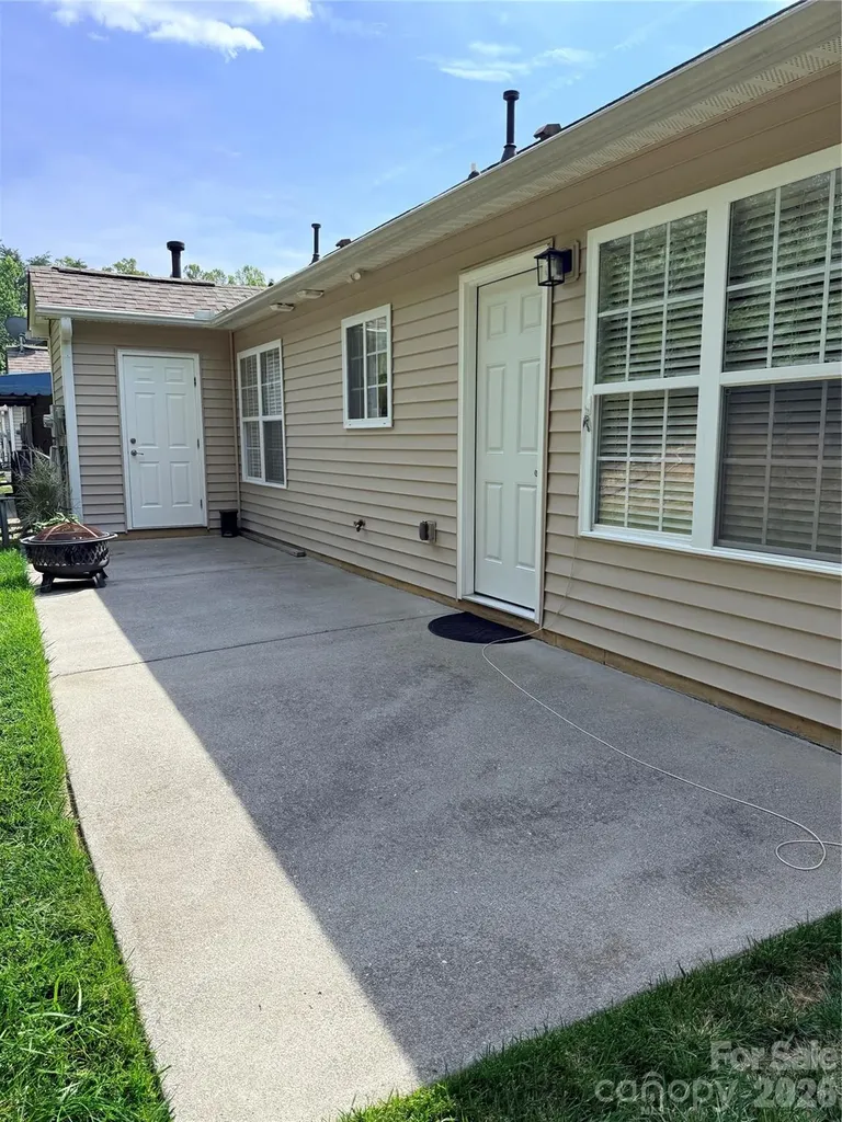 4495 Hanley Park Drive Walkertown NC 27051