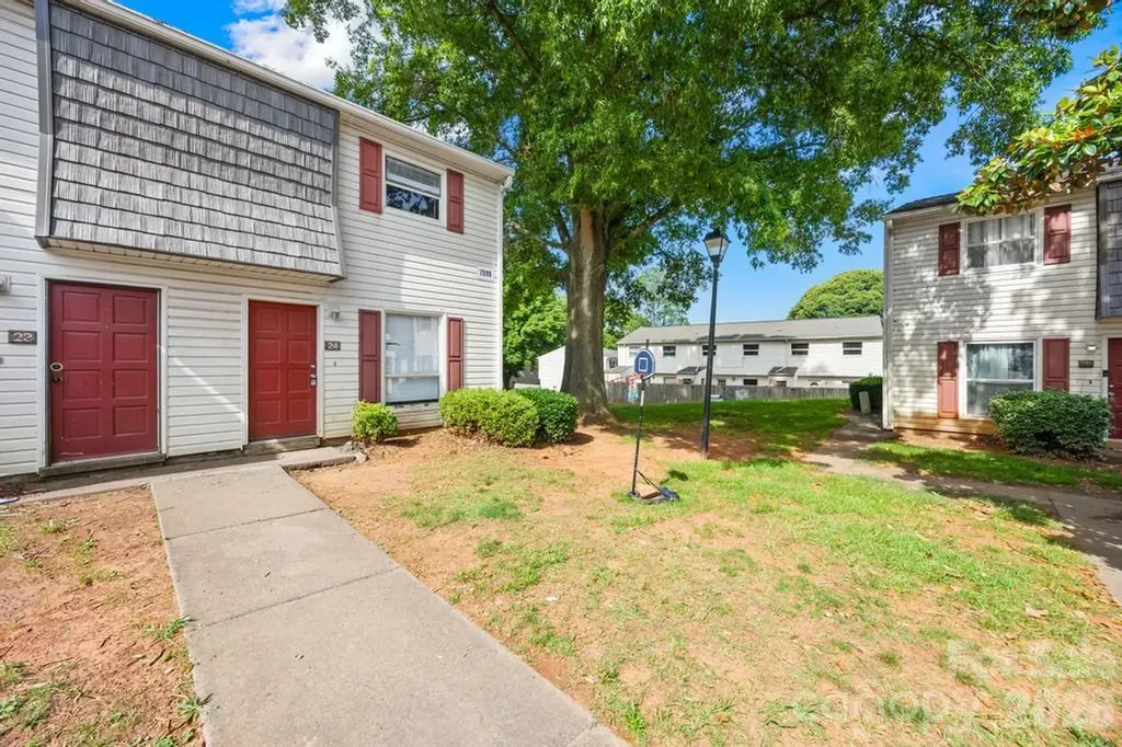 7915 Oak Meadow Court Charlotte NC 28210
