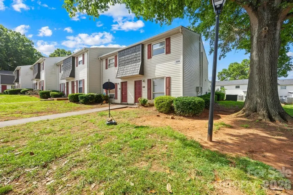 7915 Oak Meadow Court Charlotte NC 28210