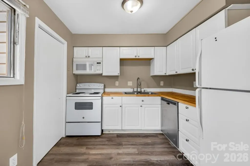 7915 Oak Meadow Court Charlotte NC 28210