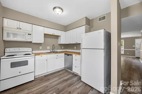7915 Oak Meadow Court Charlotte NC 28210