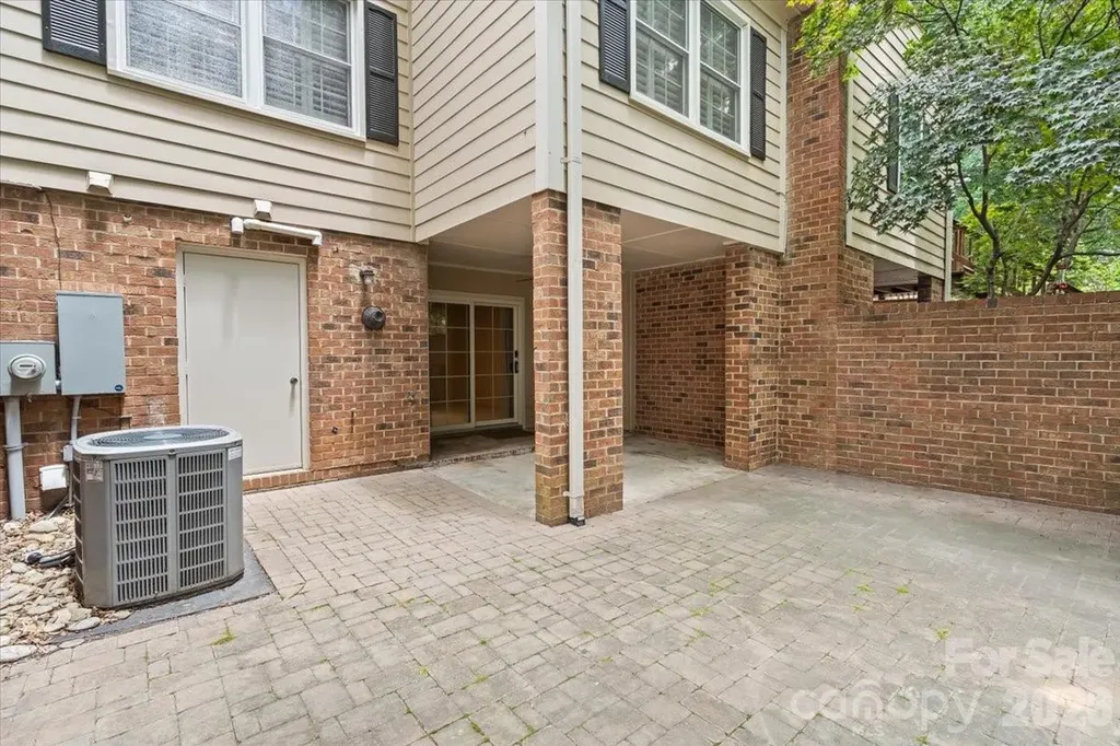 6740 Constitution Lane Charlotte NC 28210