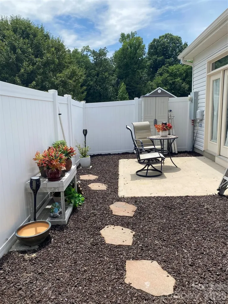 100 N Ferncliff Drive Mount Holly NC 28120