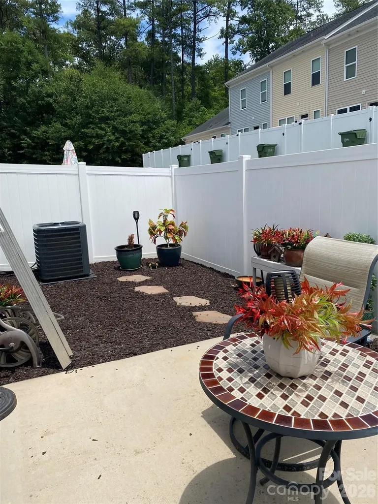 100 N Ferncliff Drive Mount Holly NC 28120