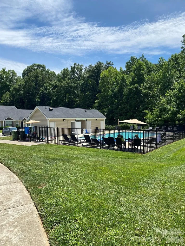100 N Ferncliff Drive Mount Holly NC 28120