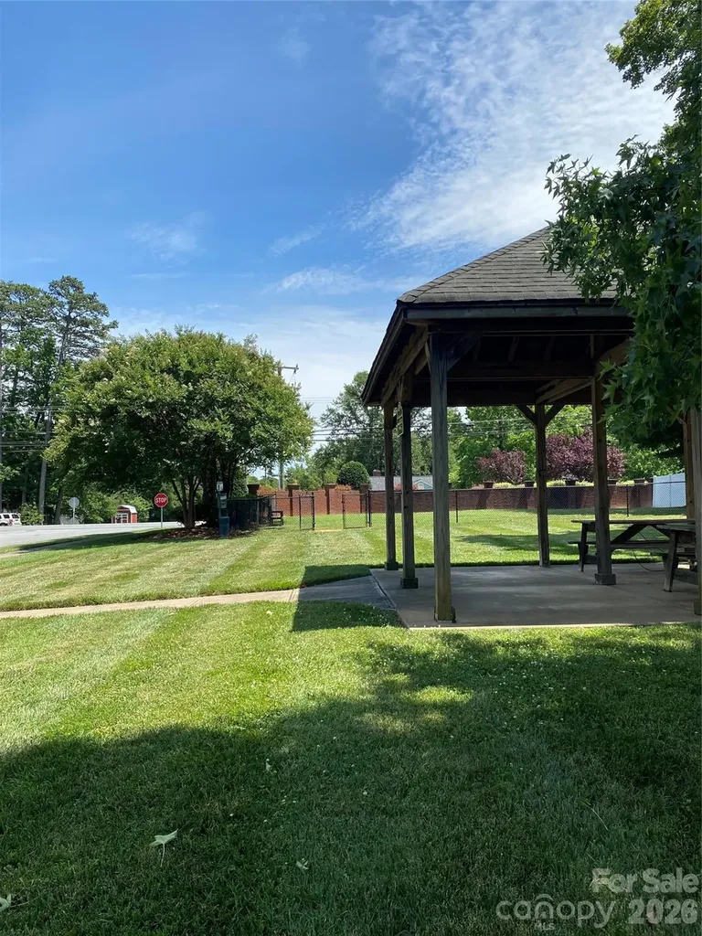 100 N Ferncliff Drive Mount Holly NC 28120
