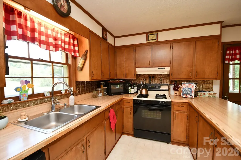 72 Ridgetop Lane Spruce Pine NC 28777