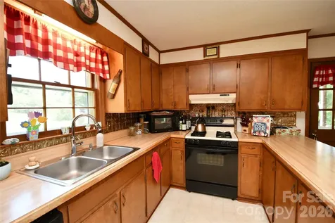 72 Ridgetop Lane Spruce Pine NC 28777