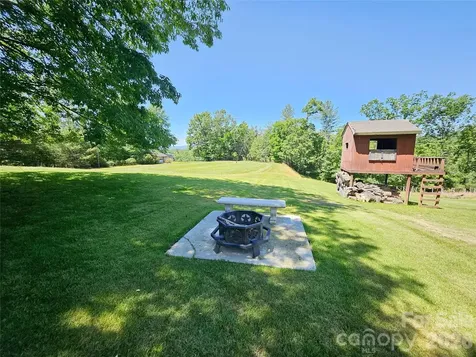72 Ridgetop Lane Spruce Pine NC 28777