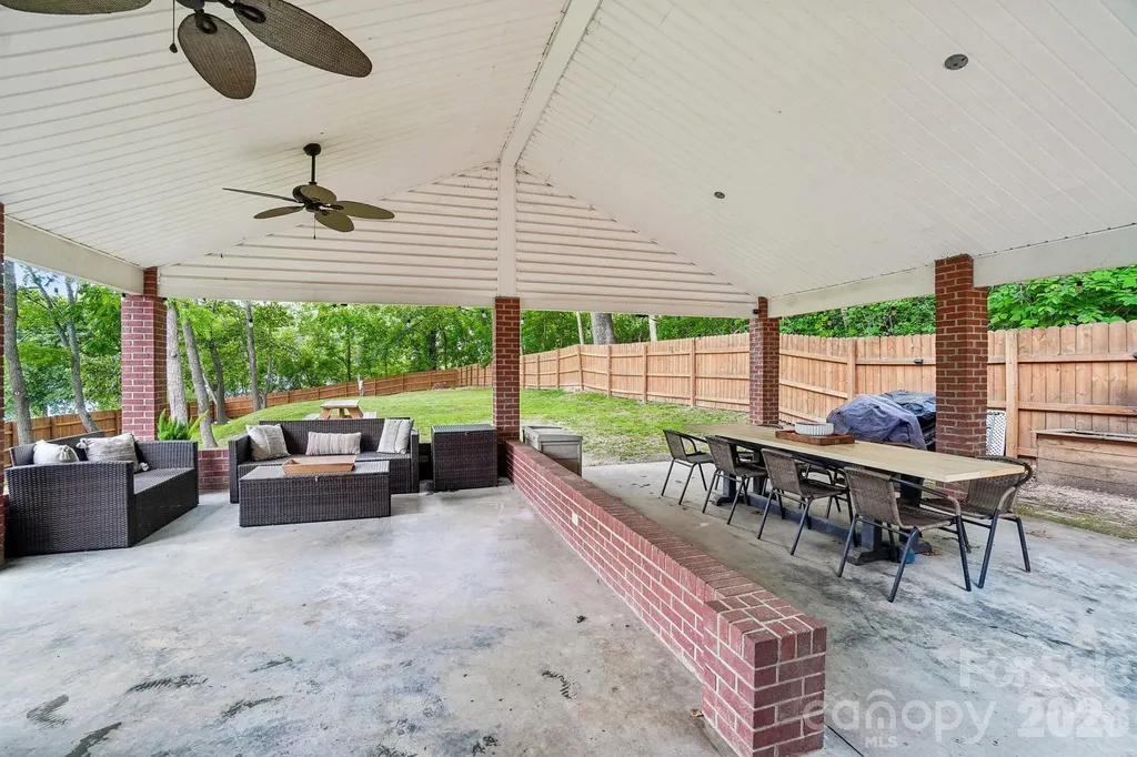 111 Bennett Street Burnsville NC 28714