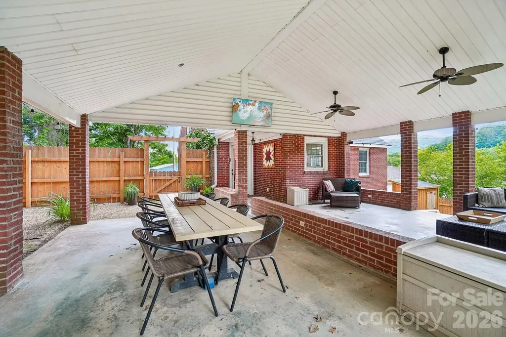 111 Bennett Street Burnsville NC 28714