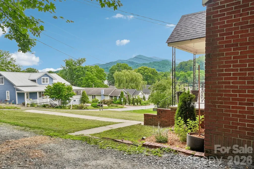 111 Bennett Street Burnsville NC 28714