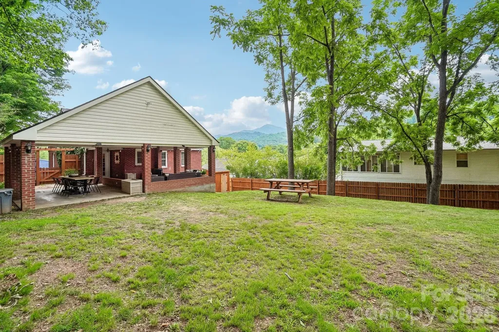 111 Bennett Street Burnsville NC 28714