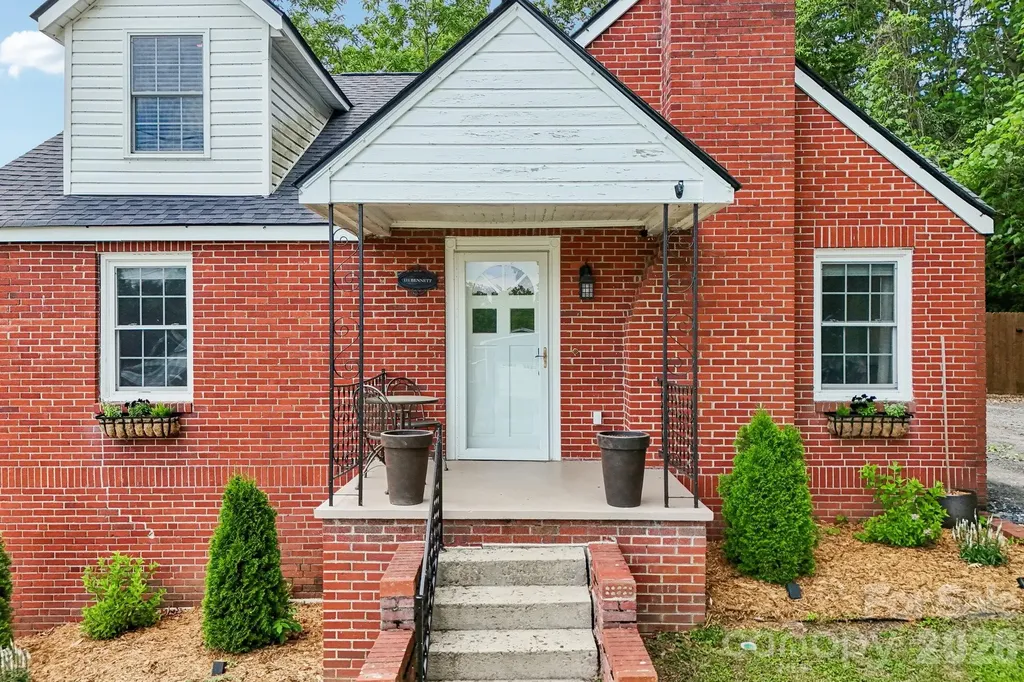 111 Bennett Street Burnsville NC 28714