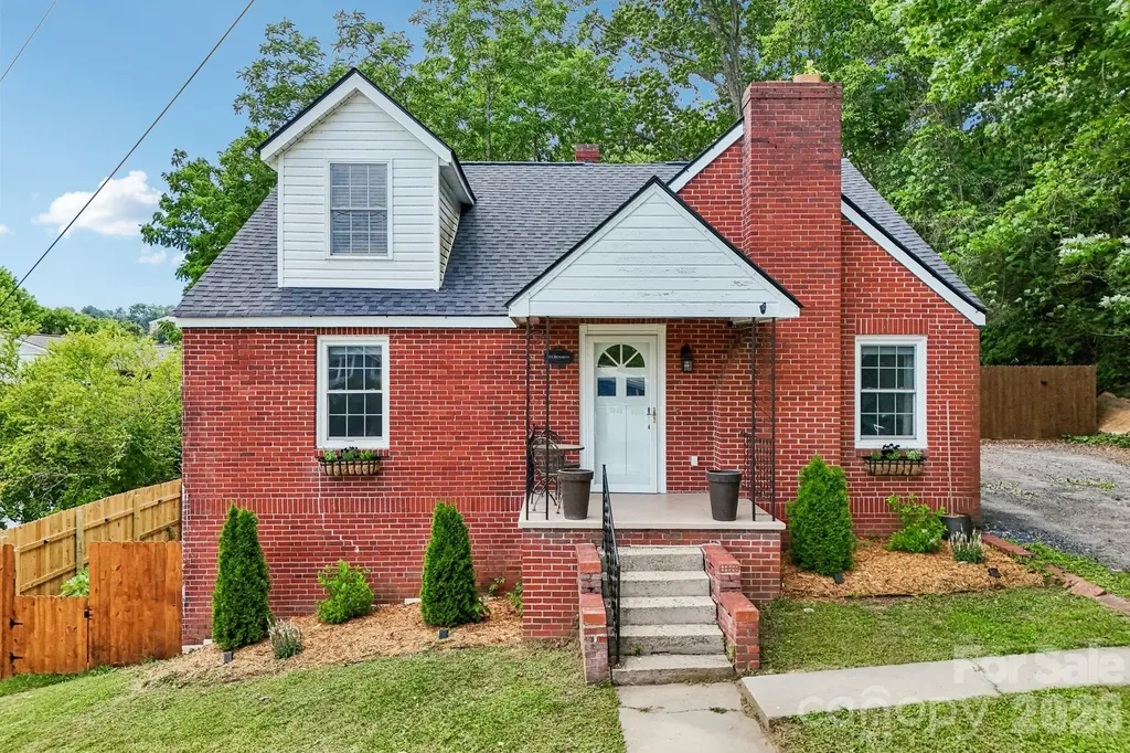 111 Bennett Street Burnsville NC 28714