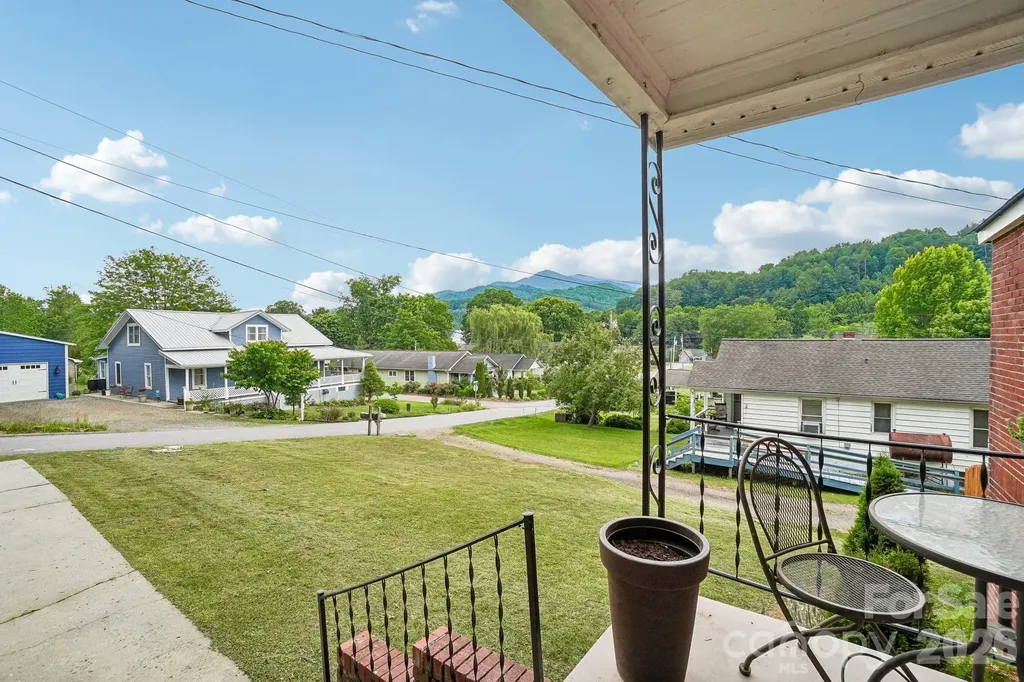 111 Bennett Street Burnsville NC 28714
