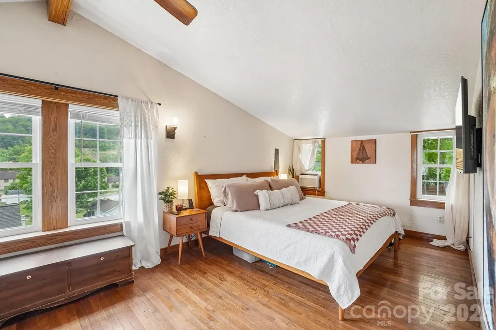 111 Bennett Street Burnsville NC 28714