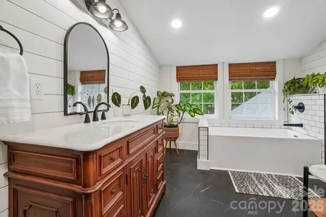 111 Bennett Street Burnsville NC 28714
