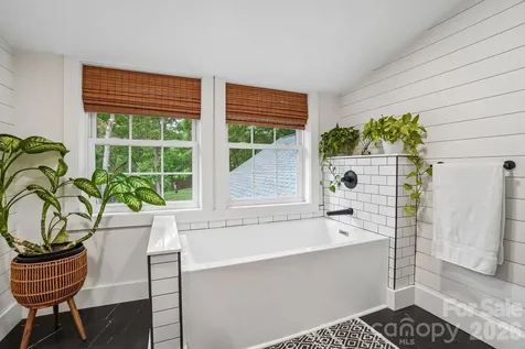 111 Bennett Street Burnsville NC 28714